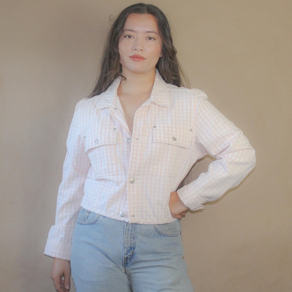 (61) vtg 90s white and pink checkered cropped denim jacket - Picture 2 of 4